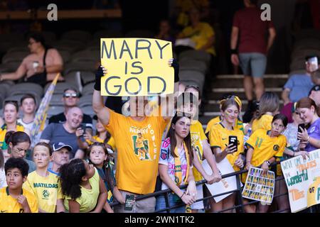 Melbourne, Australia, 28 febbraio 2024. I tifosi di Maltidas durante la terza giornata della partita di calcio femminile di qualificazione olimpica 2024 tra CommBank Matildas e Uzbekistan al Marvel Stadium il 28 febbraio 2024 a Melbourne, Australia. Crediti: Santanu Banik/Speed Media/Alamy Live News Foto Stock