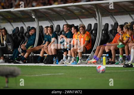 MELBOURNE, AUSTRALIA Melbourne, Victoria, Australia. 28 febbraio 2024. La panchina australiana al torneo di qualificazione olimpica femminile AFC 2024 R3 Australia Women vs Uzbekistan Women al Marvel Stadium di Melbourne. Crediti: Karl Phillipson/Alamy Live News Foto Stock