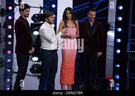 Napoli, Italia. 19 febbraio 2024. Marco Turano, Elisabetta Gregoraci, Rosario Morra e Luigi Esposito (Gigi e Ros) visti durante il famoso spettacolo comico "Mad in Italy" all'auditorium RAI di Napoli. Credito: SOPA Images Limited/Alamy Live News Foto Stock