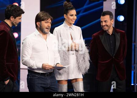 Napoli, Italia. 19 febbraio 2024. Marco Turano, Elisabetta Gregoraci, Rosario Morra e Luigi Esposito (Gigi e Ros) visti durante il famoso spettacolo comico "Mad in Italy" all'auditorium RAI di Napoli. (Credit Image: © Francesco Cigliano/SOPA Images via ZUMA Press Wire) SOLO PER USO EDITORIALE! Non per USO commerciale! Foto Stock