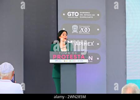 LEON, MESSICO - FEB 28. Alejandra Gutierrez, sindaco della città di Leon durante l'Asociacion de Empresas Proveedoras Industriales de Mexico (Association of Industrial Supplier Companies of Mexico) APIMEX ha eletto il Consiglio di amministrazione 2024 - 2025 presso Hotsson Garden il 28 febbraio 2024 a Leon, Messico. (Foto di JVMODEL) Foto Stock