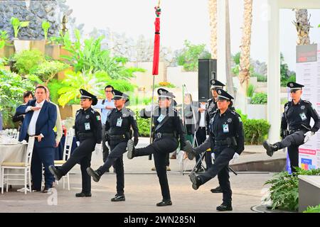 LEON, MESSICO - FEB 28. Dipartimento di polizia di Leon City in cerimonia della bandiera durante l'Asociacion de Empresas Proveedoras Industriales de Mexico (Associazione delle aziende fornitrici industriali del Messico) APIMEX ha eletto il Consiglio di amministrazione 2024 - 2025 presso Hotsson Garden il 28 febbraio 2024 a Leon, Messico. (Foto di JVMODEL) Foto Stock