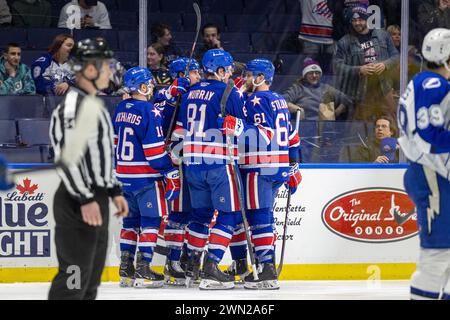 28 febbraio 2024: I giocatori dei Rochester Americans celebrano un gol nel secondo periodo contro il Syracuse Crunch. I Rochester Americans ospitarono i Syracuse Crunch in una partita della American Hockey League alla Blue Cross Arena di Rochester, New York. (Jonathan tenca/CSM) Foto Stock