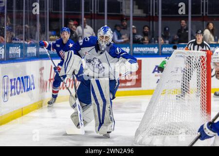 28 febbraio 2024: Il portiere di Syracuse Crunch Matt Tomkins (90) pattina nel secondo periodo contro i Rochester Americans. I Rochester Americans ospitarono i Syracuse Crunch in una partita della American Hockey League alla Blue Cross Arena di Rochester, New York. (Jonathan tenca/CSM) Foto Stock