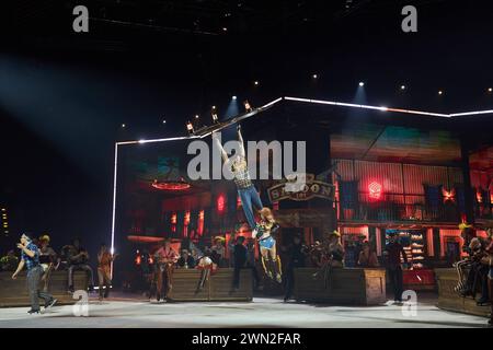 Anteprima der neuen HOLYDAY SU ICE SHOW NO LIMITS a Berlino am 28.02.2024. Premiere - HOLIDAY ON ICE - NO LIMITS *** Premiere del nuovo SPETTACOLO HOLYDAY ON ICE NO LIMITS a Berlino il 28 02 2024 Premiere HOLIDAY ON ICE NO LIMITS Foto Stock