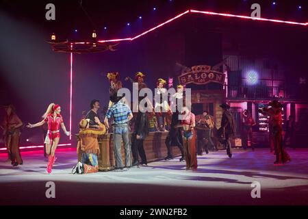 Anteprima der neuen HOLYDAY SU ICE SHOW NO LIMITS a Berlino am 28.02.2024. Premiere - HOLIDAY ON ICE - NO LIMITS *** Premiere del nuovo SPETTACOLO HOLYDAY ON ICE NO LIMITS a Berlino il 28 02 2024 Premiere HOLIDAY ON ICE NO LIMITS Foto Stock