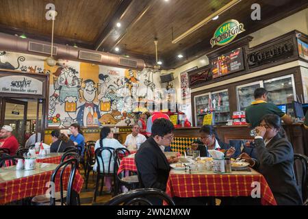 Cafe Mondegar Colaba Causeway Mumbai Bombay Maharashtra India Foto Stock