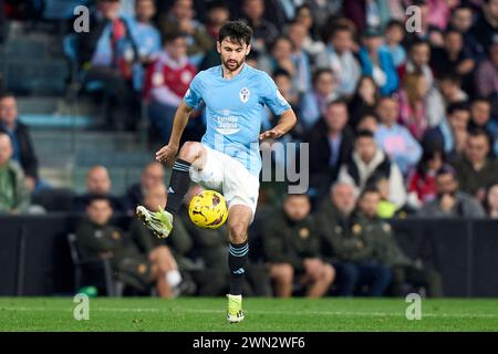 Luca De la Torre del Celta de Vigo controlla la palla durante la Liga EA Sports match tra il Celta de Vigo e il Barcellona all'Estadio de Bala Foto Stock