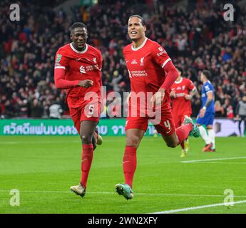 25 febbraio 2024 - Chelsea contro Liverpool - finale della Carabao Cup - Stadio di Wembley. Virgil Van Dijk di Liverpool celebra il suo obiettivo che in seguito è stato respinto. Foto Stock