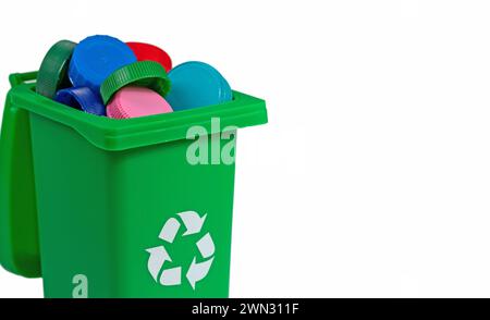 Vari tappi a vite e tappi in plastica per il riciclaggio Foto Stock
