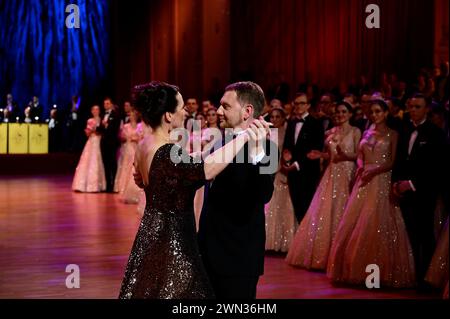 Michael Kretschmer mit Partnerin Annett Hofmann beim 16. SemperOpernball 2024 in der Semperoper. Dresda, 23.02.2024 Foto Stock