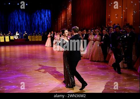 Michael Kretschmer mit Partnerin Annett Hofmann beim 16. SemperOpernball 2024 in der Semperoper. Dresda, 23.02.2024 Foto Stock