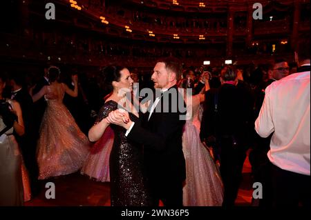 Michael Kretschmer mit Partnerin Annett Hofmann beim 16. SemperOpernball 2024 in der Semperoper. Dresda, 23.02.2024 Foto Stock