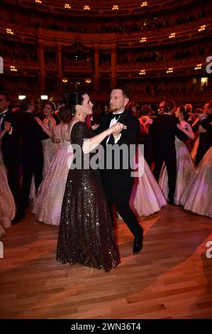 Michael Kretschmer mit Partnerin Annett Hofmann beim 16. SemperOpernball 2024 in der Semperoper. Dresda, 23.02.2024 Foto Stock