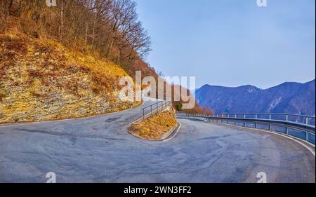 Panorama della bellissima strada a serpentina sul Monte Bre, Lugano, Ticino, Svizzera Foto Stock