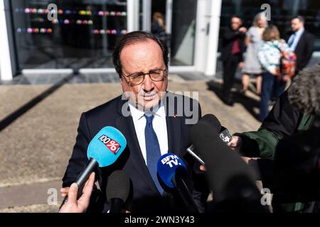 Auzeville Tolosane, Francia. 29 febbraio 2024. L'ex presidente francese Francois Hollande partecipa a una conferenza con gli studenti di ingegneria presso l'Ecole Nationale Superieure Agronomique de Toulouse (INP-ENSAT) il 29 febbraio 2024 ad Auzeville-Tolosane vicino a Tolosa, nel sud della Francia. Il tema della riunione era l'agricoltura di domani. Foto di Alexis Jumeau/ABACAPRESS.COM credito: Abaca Press/Alamy Live News Foto Stock