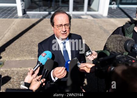 Auzeville Tolosane, Francia. 29 febbraio 2024. L'ex presidente francese Francois Hollande partecipa a una conferenza con gli studenti di ingegneria presso l'Ecole Nationale Superieure Agronomique de Toulouse (INP-ENSAT) il 29 febbraio 2024 ad Auzeville-Tolosane vicino a Tolosa, nel sud della Francia. Il tema della riunione era l'agricoltura di domani. Foto di Alexis Jumeau/ABACAPRESS.COM credito: Abaca Press/Alamy Live News Foto Stock