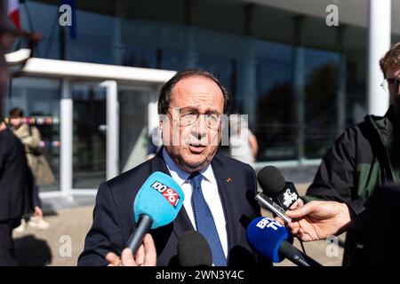 Auzeville Tolosane, Francia. 29 febbraio 2024. L'ex presidente francese Francois Hollande partecipa a una conferenza con gli studenti di ingegneria presso l'Ecole Nationale Superieure Agronomique de Toulouse (INP-ENSAT) il 29 febbraio 2024 ad Auzeville-Tolosane vicino a Tolosa, nel sud della Francia. Il tema della riunione era l'agricoltura di domani. Foto di Alexis Jumeau/ABACAPRESS.COM credito: Abaca Press/Alamy Live News Foto Stock