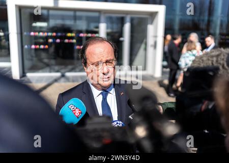 Auzeville Tolosane, Francia. 29 febbraio 2024. L'ex presidente francese Francois Hollande partecipa a una conferenza con gli studenti di ingegneria presso l'Ecole Nationale Superieure Agronomique de Toulouse (INP-ENSAT) il 29 febbraio 2024 ad Auzeville-Tolosane vicino a Tolosa, nel sud della Francia. Il tema della riunione era l'agricoltura di domani. Foto di Alexis Jumeau/ABACAPRESS.COM credito: Abaca Press/Alamy Live News Foto Stock