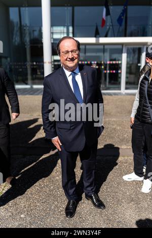 Auzeville Tolosane, Francia. 29 febbraio 2024. L'ex presidente francese Francois Hollande partecipa a una conferenza con gli studenti di ingegneria presso l'Ecole Nationale Superieure Agronomique de Toulouse (INP-ENSAT) il 29 febbraio 2024 ad Auzeville-Tolosane vicino a Tolosa, nel sud della Francia. Il tema della riunione era l'agricoltura di domani. Foto di Alexis Jumeau/ABACAPRESS.COM credito: Abaca Press/Alamy Live News Foto Stock