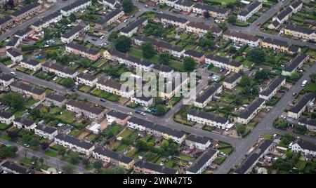 22/06/16 Case e giardini estivi dall'alto sopra Derbyshire e Nottinghamshire. Foto Stock