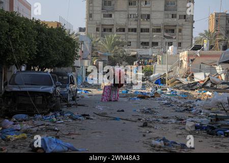 Khan Younis. 28 febbraio 2024. L'ospedale Nasser si trova nella città meridionale della Striscia di Gaza di Khan Younis, 28 febbraio 2024. Nasser Hospital, il secondo ospedale più grande della Striscia di Gaza, ha cessato di operare dopo un'operazione militare israeliana il 15 febbraio. Crediti: Rizek Abdeljawad/Xinhua/Alamy Live News Foto Stock