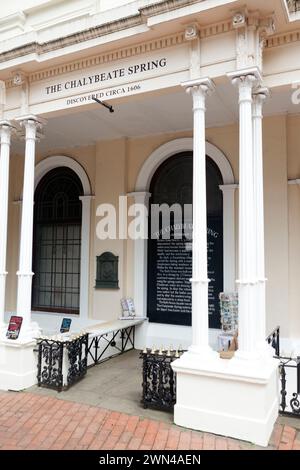 UK, Kent, Royal Tunbridge Wells, Pantiles, The Chalybeate Spring risalente al 1606. Foto Stock