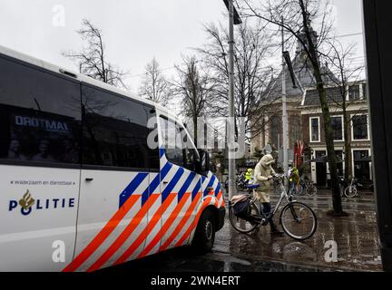 L'AIA - sicurezza al Nieuwe Kerk prima dell'insediamento cerimoniale di Janny Knol come capo della polizia. Durante la cerimonia, l'attuale capo della polizia Henk van Essen dice addio. ANP SEM VAN DER WAL netherlands Out - belgio Out Foto Stock