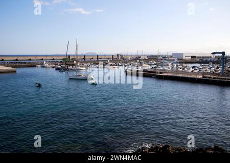 Ingresso al porticciolo di playa blanca, Lanzarote, Isole Canarie, spagna Foto Stock
