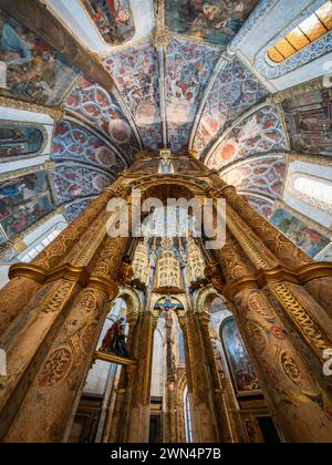 Interno della chiesa rotonda del XII secolo presso il Convento di Cristo a Tomar, Portogallo. Foto Stock