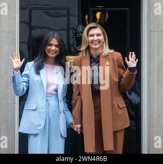 Londra, Regno Unito. 29 febbraio 2024. First Lady of the UK AKSHATA MURTY (L) dà il benvenuto alla First Lady of Ukraine OLENA ZELENSKA al 10 di Downing Street. (Credit Image: © Tayfun Salci/ZUMA Press Wire) SOLO PER USO EDITORIALE! Non per USO commerciale! Foto Stock