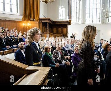 L'AIA - Janny Knol prima dell'insediamento come capo della polizia nella Nieuwe Kerk. Durante la cerimonia, l'attuale capo della polizia Henk van Essen dice addio. ANP SEM VAN DER WAL netherlands Out - belgio Out Foto Stock