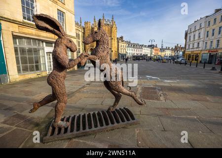 Scultura in bronzo nella piazza del mercato, Cirencester, Gloucestershire, Inghilterra Foto Stock