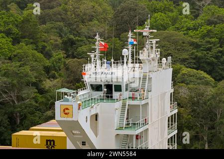 Canale di Panama, Panama - 23 gennaio 2024: Ponte della nave container MSC Amalfi Foto Stock