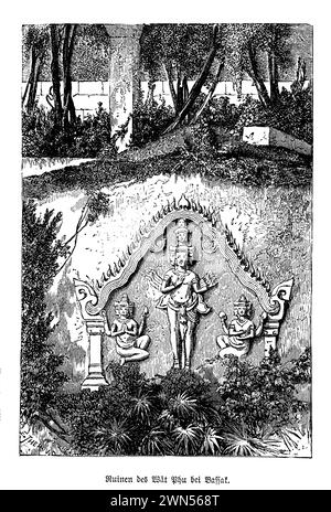 Wat Phou, annidato alla base del Monte Phou Kao a Champasak, Laos, si erge come un sereno testamento dell'abilità spirituale e architettonica dell'Impero Khmer. Questo antico complesso di templi, risalente al V secolo, fu dedicato al dio indù Shiva, mostrando una profonda miscela di devozione religiosa e bellezza naturale. Mentre i visitatori salgono i gradini di pietra intemprati, vengono accolti dalle maestose rovine del tempio, intricati architravi intagliati e santuari splendidamente conservati che riecheggiano la sofisticatezza di Angkor Wat. Circondato da una giungla lussureggiante e con una sorgente naturale che si crede sia Foto Stock