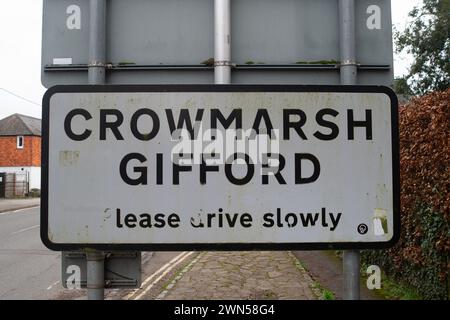 Crowmarsh Gifford, Oxfordshire, Regno Unito. Una strada per Crowmarsh Gifford nell'Oxfordshire. Crediti: Maureen McLean/Alamy Foto Stock