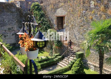 11 settembre 2023 - Elbasan in Albania: Vista delle mura del castello Foto Stock