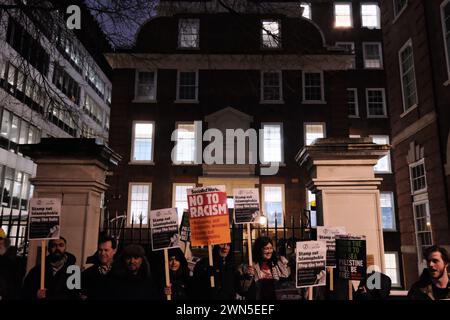 Londra, Regno Unito. 29 febbraio 2024. Protesta contro l'islamofobia presso la sede centrale Tory di Londra (foto di Joao Daniel Pereira/Sipa USA) credito: SIPA USA/Alamy Live News Foto Stock