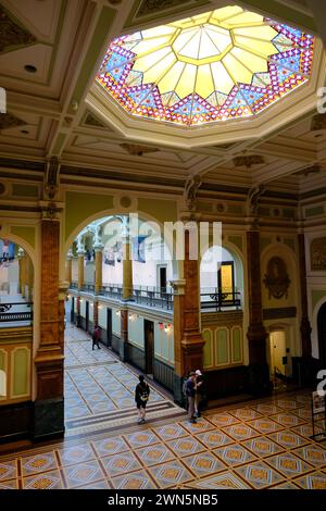 Vista interna della grande sala della Galleria Nazionale dei ritratti. Washington.DC.USA Foto Stock