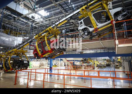 Napoli, Italia. 28 febbraio 2024. Foto Alessandro Garofalo/LaPresse 28-02-2024 Pomigliano, Italia Fiat Stllantis Gian Battista Vico stabilimento nella foto: la produzione della Fiat Panda a Pomigliano, Italia - Fiat Stellantis Gian Battista Vico Palnt News - Febraury 28, 2024 Napoli, Italia crediti: LaPresse/Alamy Live News Foto Stock