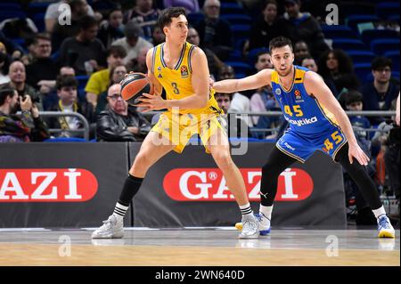 Berlino, Germania. 29 febbraio 2024. Febbraio 29 2024: Matteo spagnolo (3) di ALBA Berlino durante la partita EuroLeague - ALBA Berlin contro Maccabi Playtika Tel Aviv - Mercedes Benz Arena. Berlino, Germania. (Ryan Sleiman /SPP) credito: SPP Sport Press Photo. /Alamy Live News Foto Stock