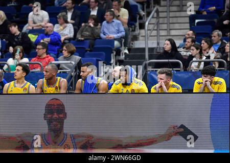 Berlino, Germania. 29 febbraio 2024. Febbraio 29 2024: La squadra di ALBA Berlin in panchina durante la partita EuroLeague - ALBA Berlin contro Maccabi Playtika Tel Aviv - Mercedes Benz Arena. Berlino, Germania. (Ryan Sleiman /SPP) credito: SPP Sport Press Photo. /Alamy Live News Foto Stock