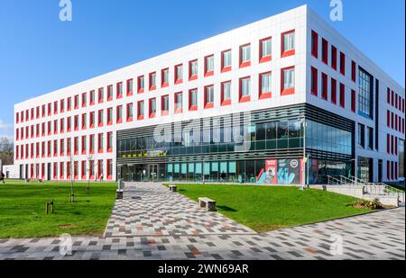 La Scuola di Scienza, Ingegneria e ambiente (VEDERE). Università di Salford. Arch: Sheppard Robson. Salford, Manchester, Inghilterra, Regno Unito Foto Stock
