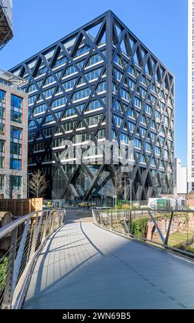 L'edificio per uffici No.4 New Bailey dal ponte pedonale del fiume Irwell, New Bailey, Salford, Manchester, Inghilterra, REGNO UNITO Foto Stock