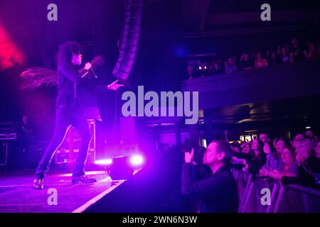 Laura Pergolizzi, alias LP, che si esibisce dal vivo alla Columbiahalle di Berlino Foto Stock