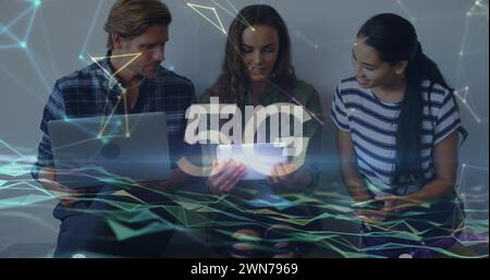 Immagine di 5g e rete di connessioni su diversi colleghi di sesso femminile e maschile Foto Stock