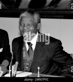 Copenaghen / Danimarca,04 FEB 1992 (file immagini istocriche con data corretta) Soith presidente africano in visita di stato in Danimarca tiene una conferenza stampa con il ministro danese per gli affari esteri Uffe Ellmann -Jensen ind anish capitale. Foto di Francis Joseph Dean/Deanpictures. Foto Stock