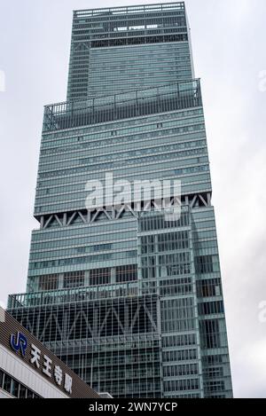 Abeno Harukas nel reparto Tennoji di Osaka, Giappone, il grattacielo più alto di Osaka, alto 300 metri, il 18 febbraio 2024 Foto Stock