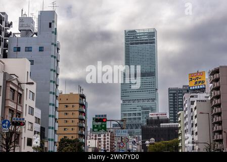 Abeno Harukas nel reparto Tennoji di Osaka, Giappone, il grattacielo più alto di Osaka, alto 300 metri, il 18 febbraio 2024 Foto Stock