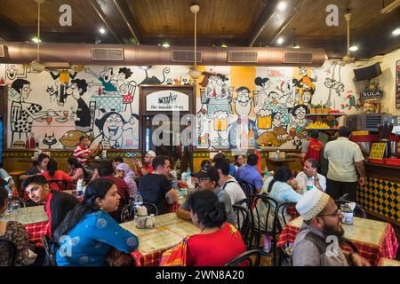 Cafe Mondegar Colaba Causeway Mumbai Bombay Maharashtra India Foto Stock